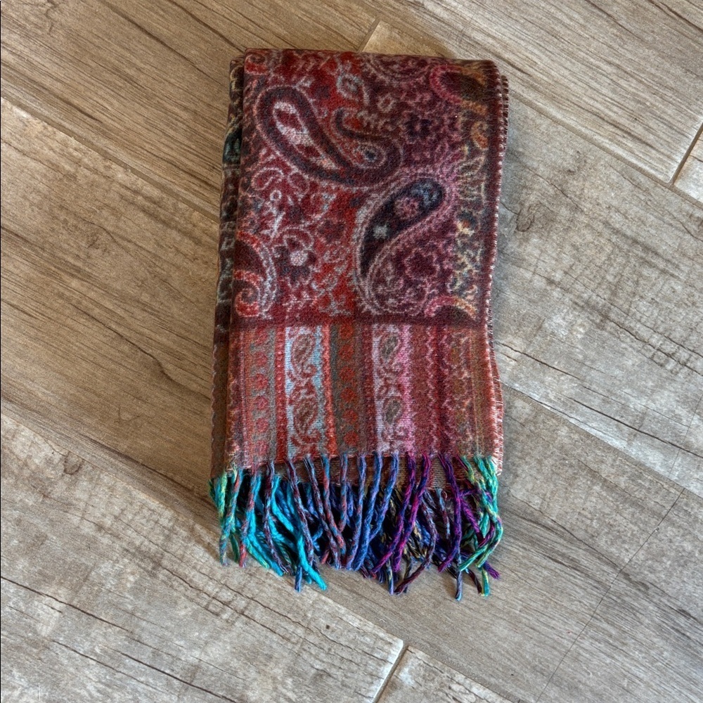 Paisley Pashmina scarf with fringe details - Picture 2 of 2